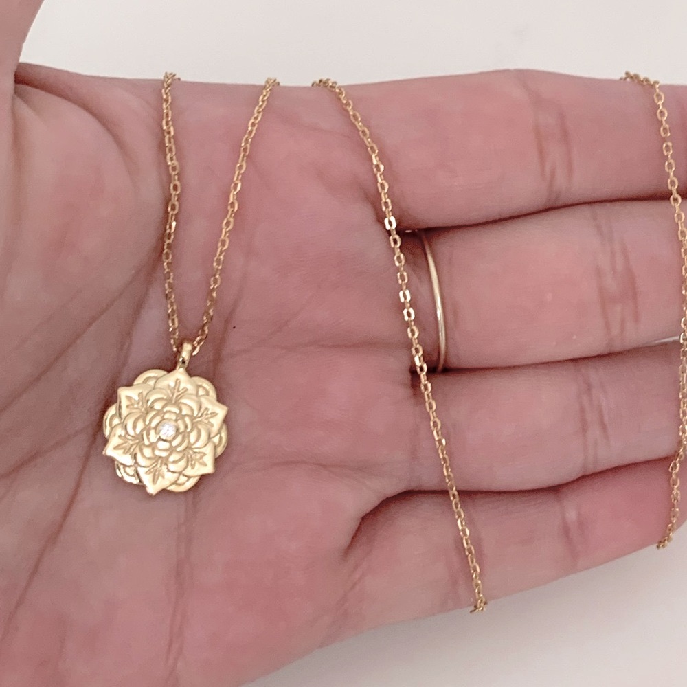 Simple Flower Pendant Necklace | 14k Gold Plated - Picture 5 of 5